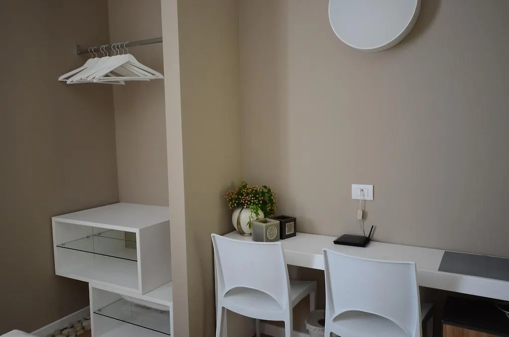 2Rooms Bed&Basta Legnano Guest house
