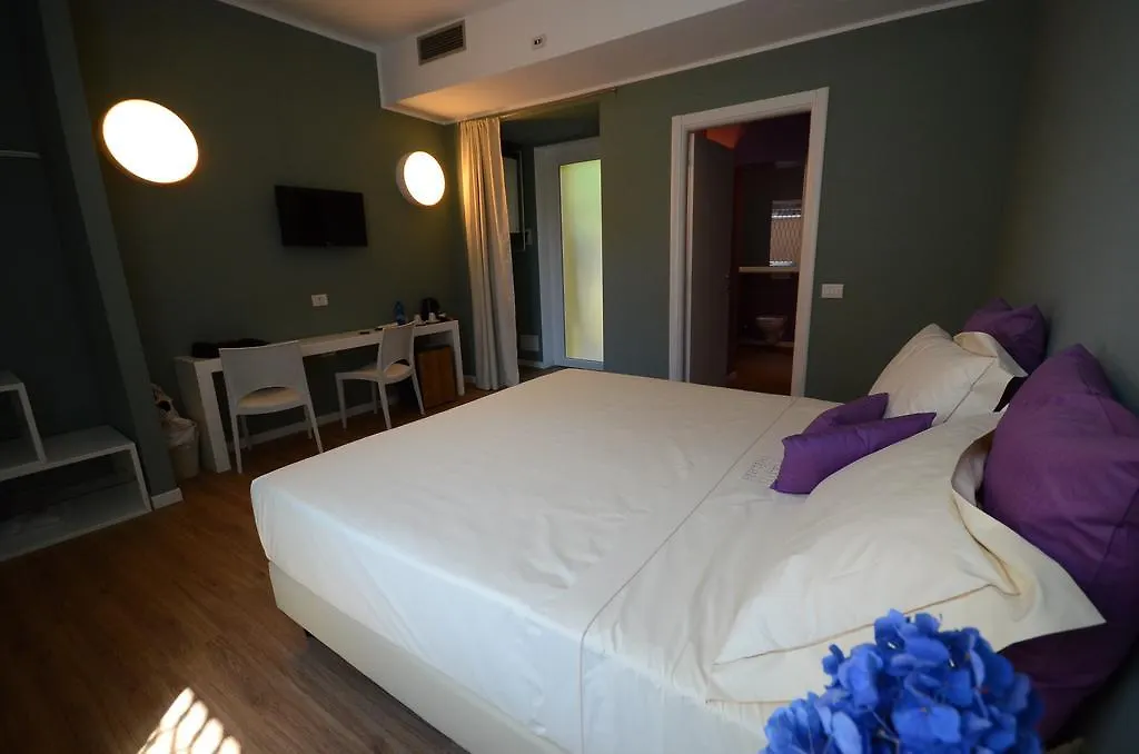 2Rooms Bed&Basta Legnano Italy